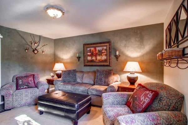 [Image: Snowshoe Chalet Luxury 3BR Th on Peak 7 Wifi Hot Tub Breckenridge Lodging]