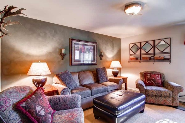 [Image: Snowshoe Chalet Luxury 3BR Th on Peak 7 Wifi Hot Tub Breckenridge Lodging]