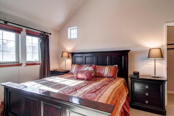 [Image: Snowshoe Chalet Luxury 3BR Th on Peak 7 Wifi Hot Tub Breckenridge Lodging]