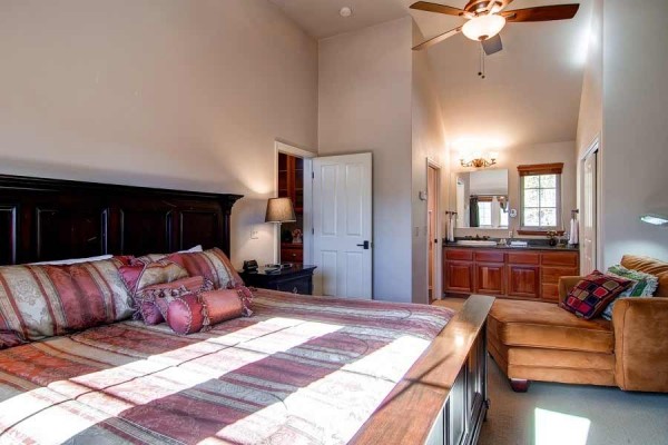 [Image: Snowshoe Chalet Luxury 3BR Th on Peak 7 Wifi Hot Tub Breckenridge Lodging]