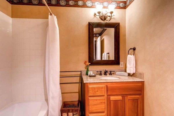 [Image: Snowshoe Chalet Luxury 3BR Th on Peak 7 Wifi Hot Tub Breckenridge Lodging]