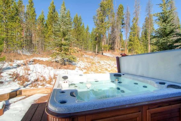 [Image: Snowshoe Chalet Luxury 3BR Th on Peak 7 Wifi Hot Tub Breckenridge Lodging]