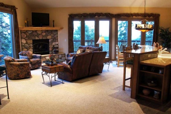 [Image: Magnificent Mountain Views, Spacious Comfort, Ideal Family &amp; Friends]