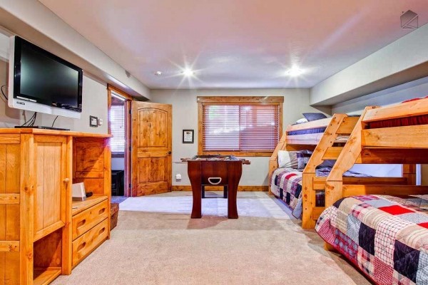 [Image: Luxury Mountain Home with Hot Tub, Heated Deck, and Gorgeous Mountain Views: Firelight Luxury]