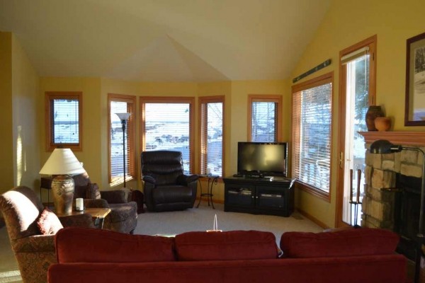 [Image: Beautiful Falcon Ridge - Ski Hill Views, Close to Town, Perfect for Families]