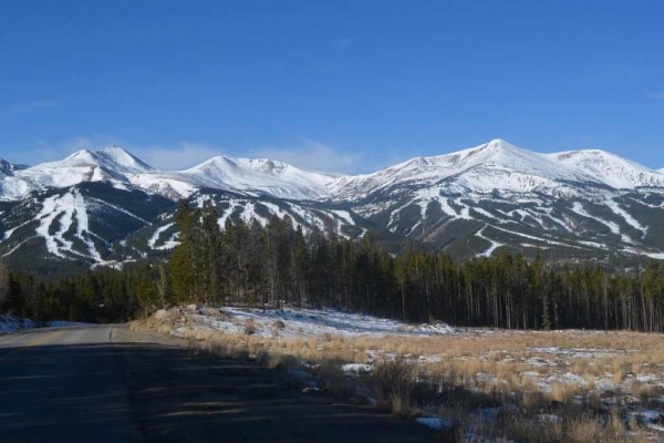 [Image: Beautiful Falcon Ridge - Ski Hill Views, Close to Town, Perfect for Families]