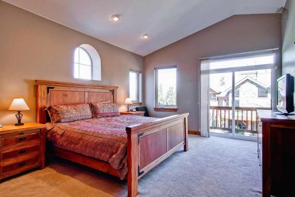 [Image: Spacious Mountain Home with Amazing Views, Hot Tub, Free Shuttle: Sundara Place]