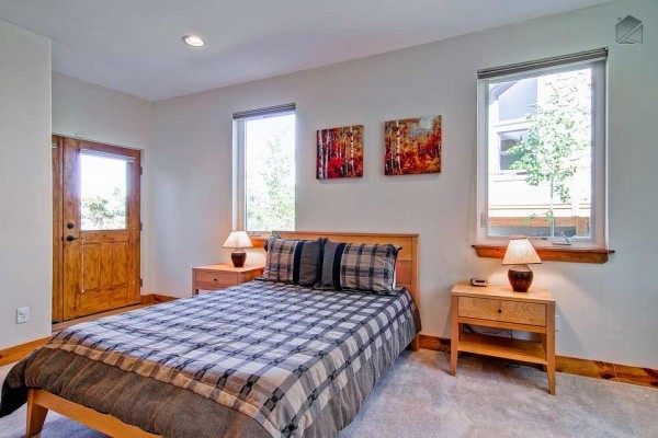 [Image: Spacious Mountain Home with Amazing Views, Hot Tub, Free Shuttle: Sundara Place]