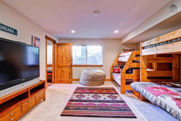 [Image: Spacious Mountain Home with Amazing Views, Hot Tub, Free Shuttle: Sundara Place]