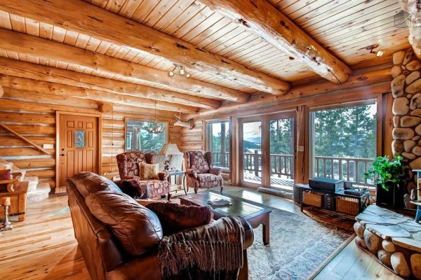 [Image: Modern Log Home with Beautiful Mountain Views, Free Shuttle, and Campfire: Mountain Echo Lodge]