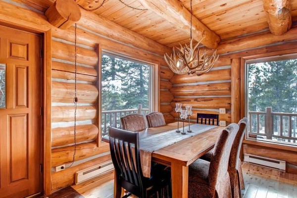 [Image: Modern Log Home with Beautiful Mountain Views, Free Shuttle, and Campfire: Mountain Echo Lodge]