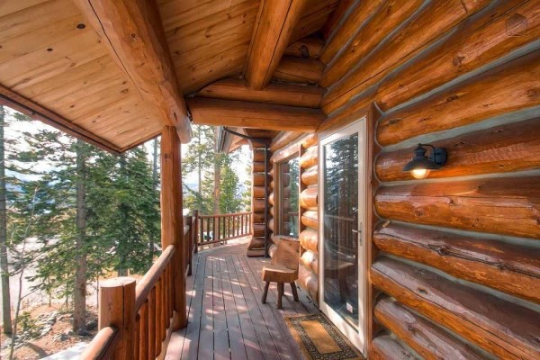 [Image: Modern Log Home with Beautiful Mountain Views, Free Shuttle, and Campfire: Mountain Echo Lodge]