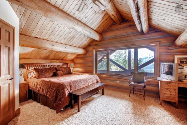 [Image: Modern Log Home with Beautiful Mountain Views, Free Shuttle, and Campfire: Mountain Echo Lodge]