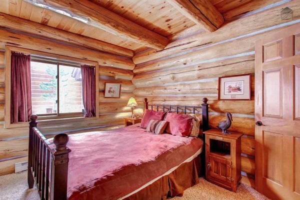 [Image: Modern Log Home with Beautiful Mountain Views, Free Shuttle, and Campfire: Mountain Echo Lodge]