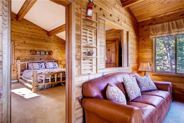 [Image: Chalet De Neige: 5 BR / 3.0 BA House in Breckenridge, Sleeps 14]