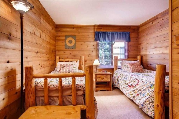 [Image: Chalet De Neige: 5 BR / 3.0 BA House in Breckenridge, Sleeps 14]