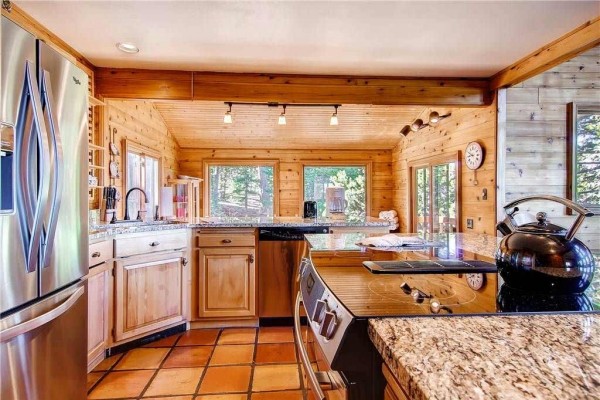 [Image: Chalet De Neige: 5 BR / 3.0 BA House in Breckenridge, Sleeps 14]