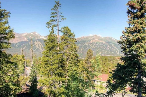 [Image: Chalet De Neige: 5 BR / 3.0 BA House in Breckenridge, Sleeps 14]