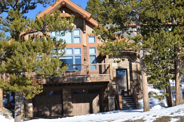 [Image: Private Hot Tub, Great Views, Pines Trees, Wi-Fi, Free Shuttle, 3 Bed / 3 Bath]