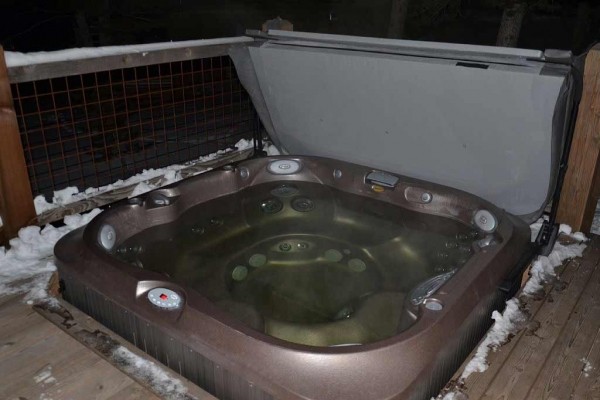 [Image: Private Hot Tub, Great Views, Pines Trees, Wi-Fi, Free Shuttle, 3 Bed / 3 Bath]