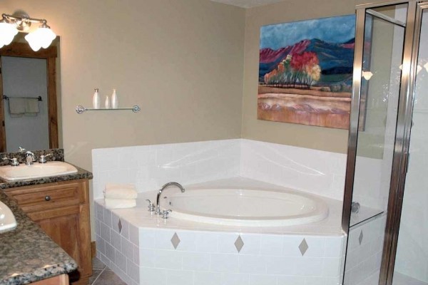 [Image: Spectacular Views of Breckenridge, 4 Bed 4 Bath, Private Hot Tub,]