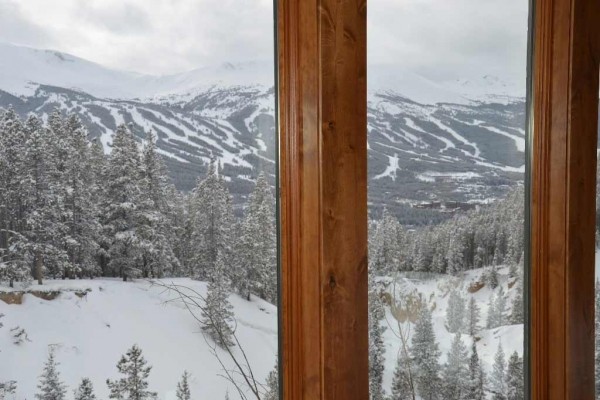 [Image: Spectacular Views of Breckenridge, 4 Bed 4 Bath, Private Hot Tub,]