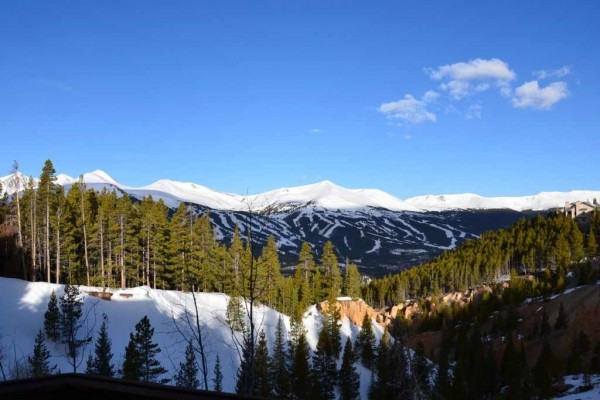 [Image: Spectacular Views of Breckenridge, 4 Bed 4 Bath, Private Hot Tub,]