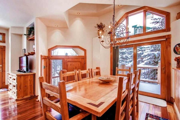 [Image: In Town 4 Bedroom Ski in from Skyway or Walk 2 Blocks to Gondola]