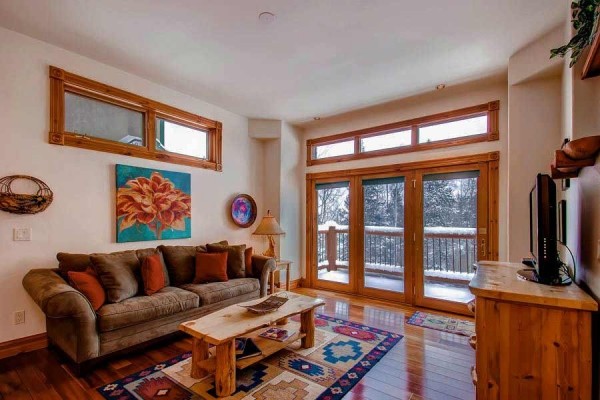 [Image: In Town 4 Bedroom Ski in from Skyway or Walk 2 Blocks to Gondola]