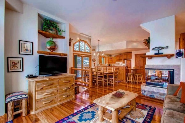 [Image: In Town 4 Bedroom Ski in from Skyway or Walk 2 Blocks to Gondola]