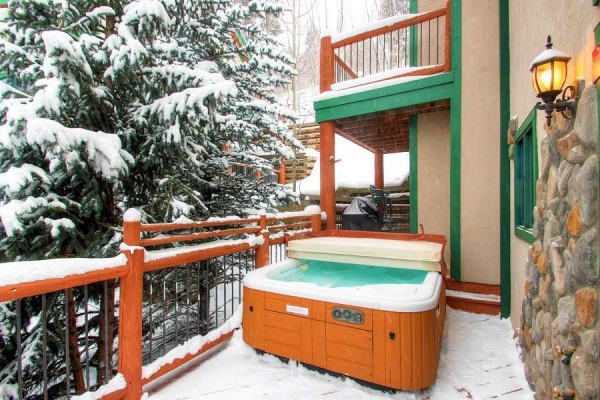 [Image: In Town 4 Bedroom Ski in from Skyway or Walk 2 Blocks to Gondola]