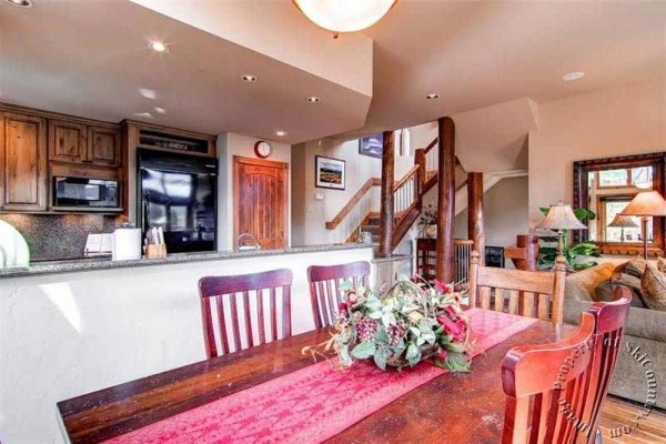 [Image: Luxurious Ski-in Townhome, Quiet Location Near Gondola &amp; Town, Private Hot Tub]