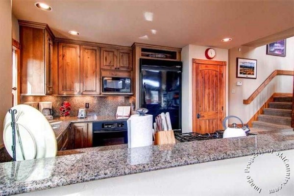 [Image: Luxurious Ski-in Townhome, Quiet Location Near Gondola &amp; Town, Private Hot Tub]