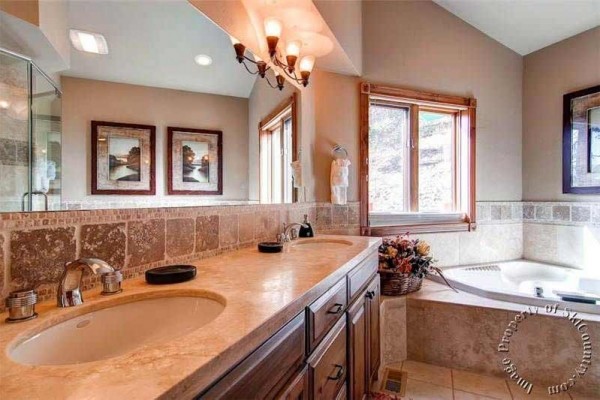 [Image: Luxurious Ski-in Townhome, Quiet Location Near Gondola &amp; Town, Private Hot Tub]