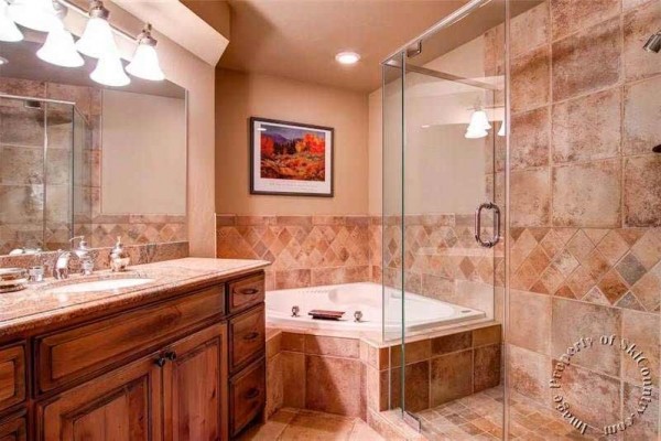 [Image: Luxurious Ski-in Townhome, Quiet Location Near Gondola &amp; Town, Private Hot Tub]