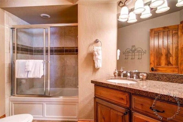 [Image: Luxurious Ski-in Townhome, Quiet Location Near Gondola &amp; Town, Private Hot Tub]