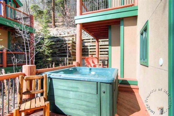 [Image: Luxurious Ski-in Townhome, Quiet Location Near Gondola &amp; Town, Private Hot Tub]