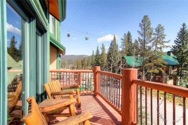 [Image: Luxurious Ski-in Townhome, Quiet Location Near Gondola &amp; Town, Private Hot Tub]