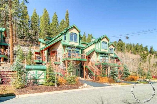 [Image: Luxurious Ski-in Townhome, Quiet Location Near Gondola &amp; Town, Private Hot Tub]