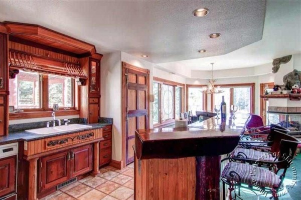 [Image: Breckenridge Townhome with Ski-in Access, Private Hot Tub, Sleeps 12]