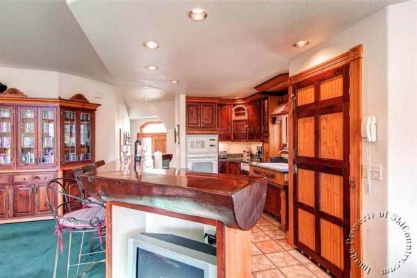 [Image: Breckenridge Townhome with Ski-in Access, Private Hot Tub, Sleeps 12]