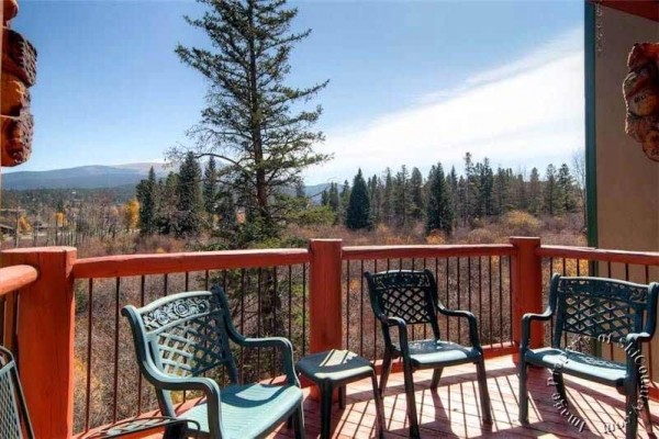 [Image: Breckenridge Townhome with Ski-in Access, Private Hot Tub, Sleeps 12]