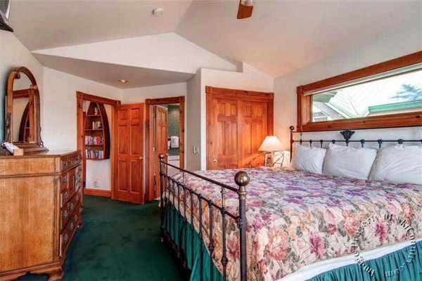 [Image: Breckenridge Townhome with Ski-in Access, Private Hot Tub, Sleeps 12]