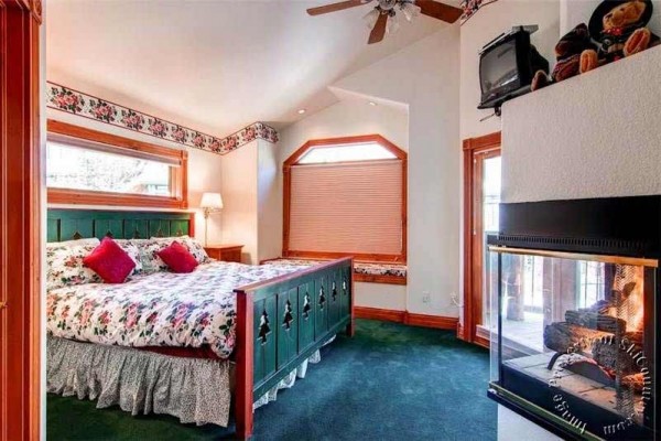 [Image: Breckenridge Townhome with Ski-in Access, Private Hot Tub, Sleeps 12]