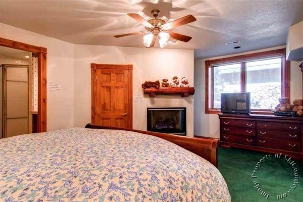 [Image: Breckenridge Townhome with Ski-in Access, Private Hot Tub, Sleeps 12]