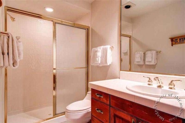 [Image: Breckenridge Townhome with Ski-in Access, Private Hot Tub, Sleeps 12]