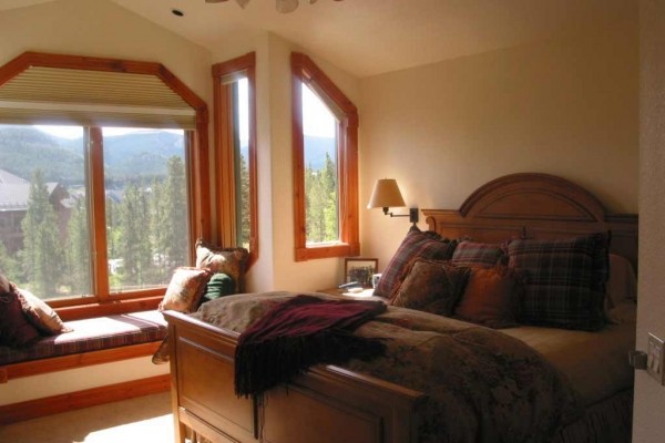 [Image: Exquisite Ski-in/Ski-Out 4 BR Private Twnhm Breckenridge, Co]