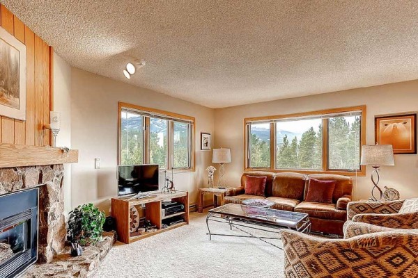 [Image: Woods Manor 301 1BR+Den Condo in Four Seasons Area Wifi Breckenridge Lodging]