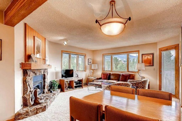 [Image: Woods Manor 301 1BR+Den Condo in Four Seasons Area Wifi Breckenridge Lodging]