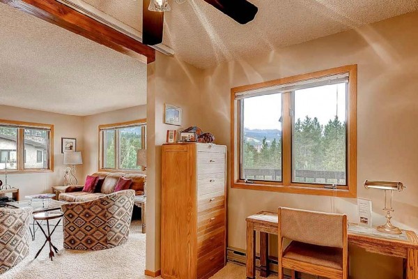 [Image: Woods Manor 301 1BR+Den Condo in Four Seasons Area Wifi Breckenridge Lodging]